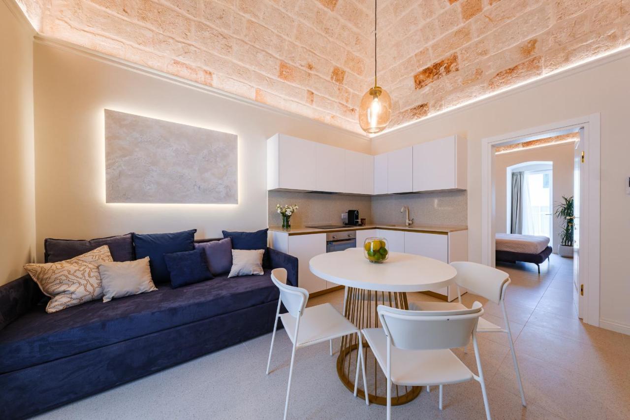 Helloapulia Charming Palazzo Clemente - Self-Catering Suites With Aircondition Monopoli Εξωτερικό φωτογραφία
