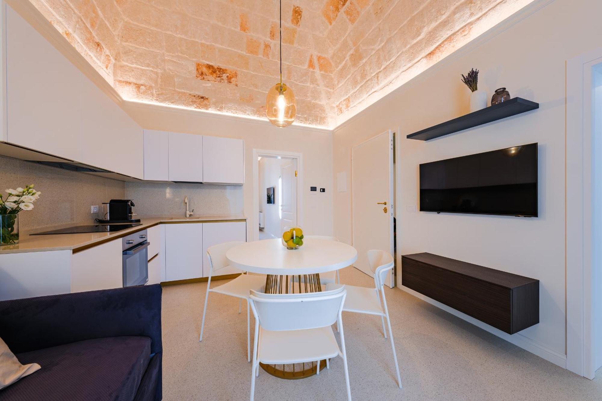 Helloapulia Charming Palazzo Clemente - Self-Catering Suites With Aircondition Monopoli Εξωτερικό φωτογραφία